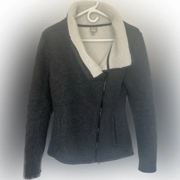 Bench light weight sweater/jacket - Picture 3 of 4